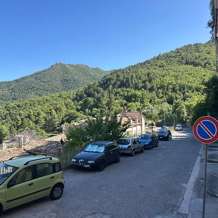 Palazzo Giallo, Nel Centro Storico Nel Cuore Del Pollino 게스트하우스