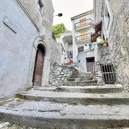 게스트하우스 Palazzo Giallo, Nel Centro Storico Nel Cuore Del Pollino 모라노 칼라브로