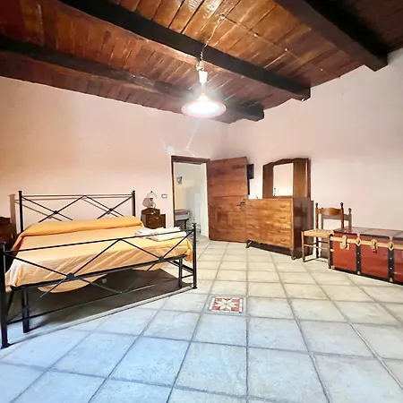 Palazzo Giallo, Nel Centro Storico Nel Cuore Del Pollino 게스트하우스