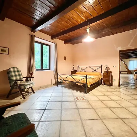 Palazzo Giallo, Nel Centro Storico Nel Cuore Del Pollino 게스트하우스 *