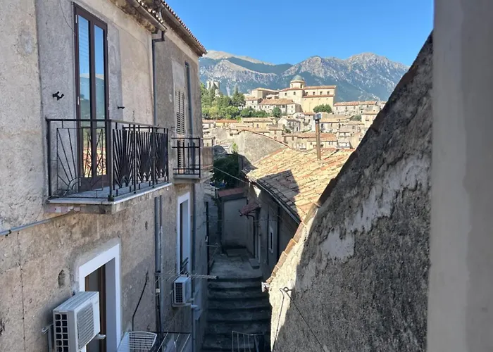 Palazzo Giallo מוראנו קלאברו